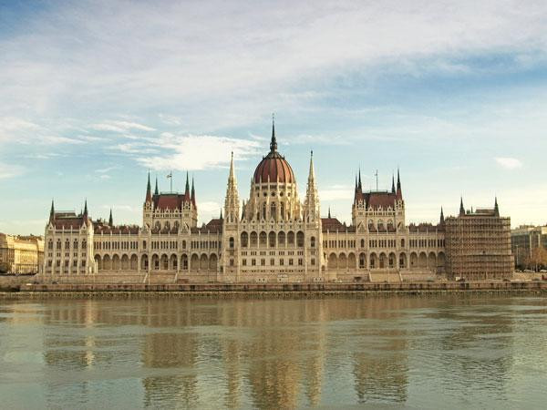Hungarian operators renew 900MHZ and 1800MHZ licences